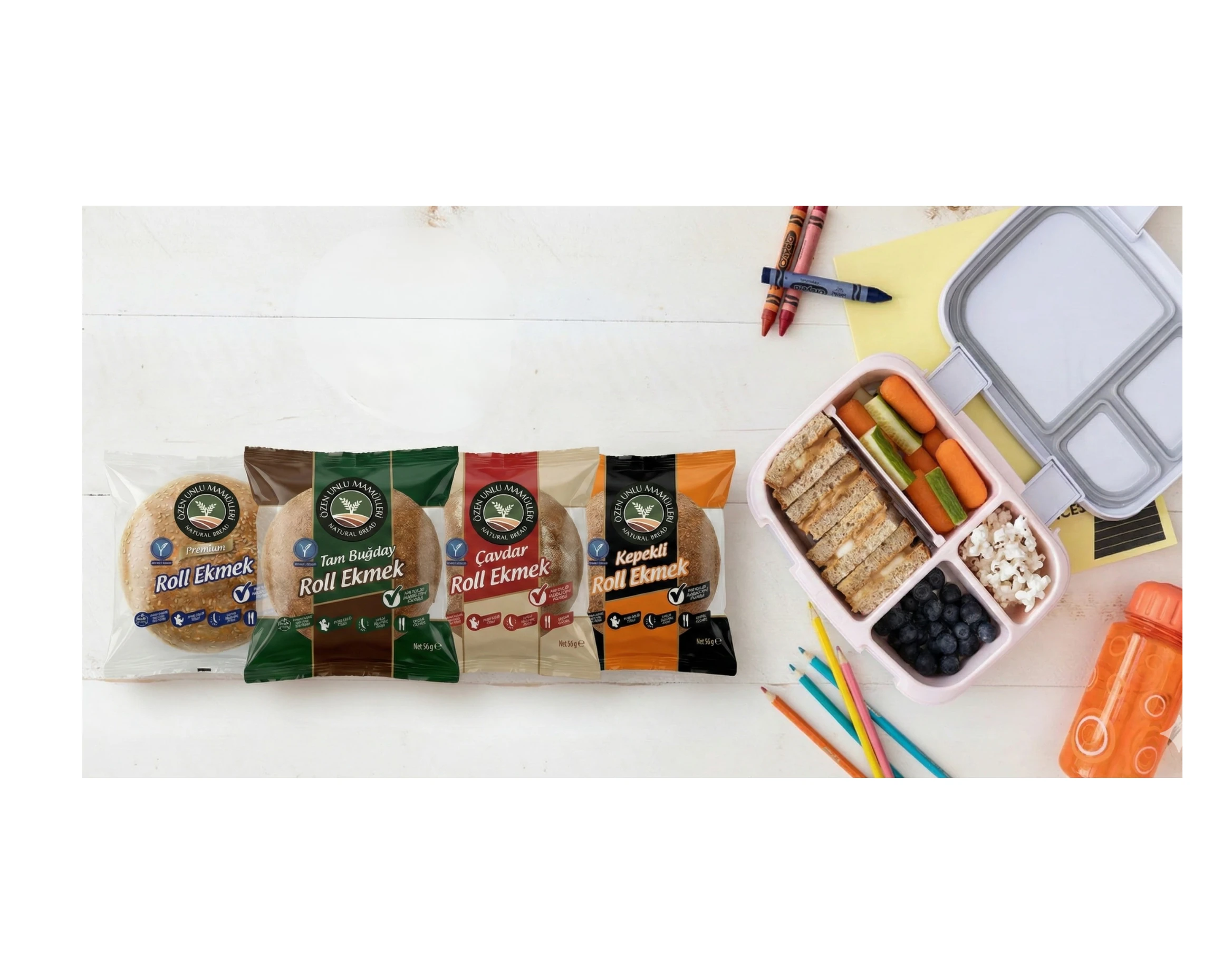 Roll ekmek paketleri ve sağlıklı öğle yemeği kutusu